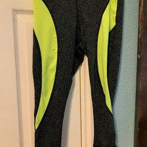 Cropped athletic leggings